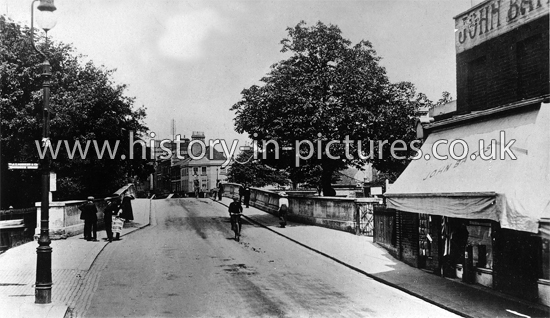 Bridge from St Mary's Street, Bedford, Bedfordshire. c.1907